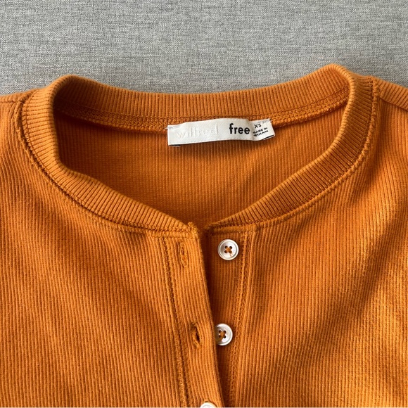 ARITZIA | Wilfred Free Mavis T-Shirt in Harvest Gold Yellow XS - Picture 5 of 15